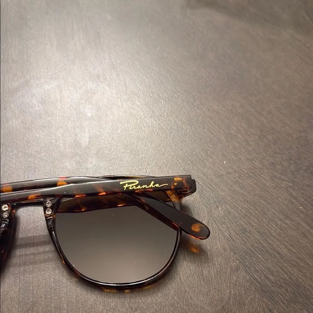 Signature Tortoise Shell Sunglasses - Picture 4 of 6